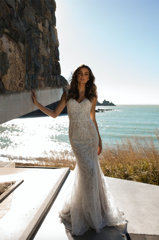 Ml6818 Raya V Neck Low Back Art Deco Lace Wedding Dress Madi Lane Bridal Gown 1 530x800